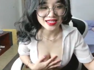 Phim sex cô giáo thảo nhi thèm đụ lên live khoe lồn, mông vú