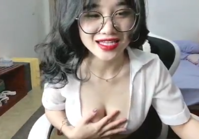 Phim sex cô giáo thảo nhi thèm đụ lên live khoe lồn, mông vú